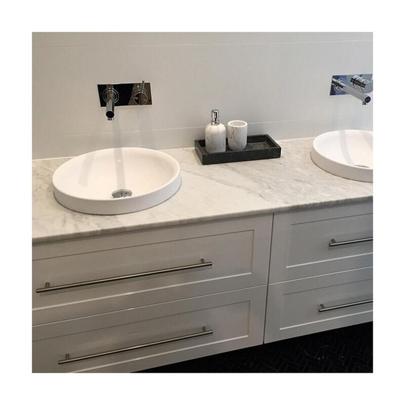 Des modèles personnalisés 42 pouces Shaker blanc salle de bains Vanité miroir LED et combo armoire