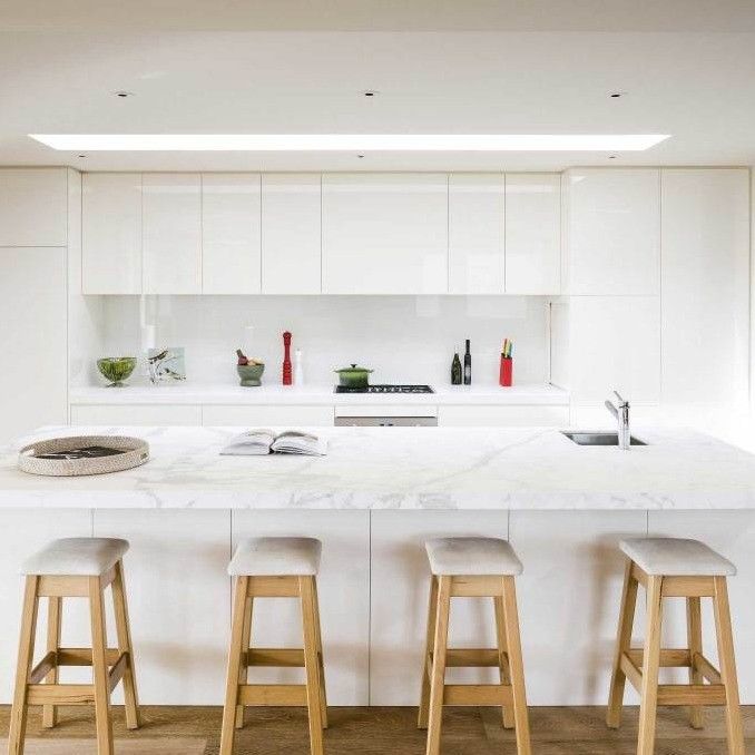 Manches de placard finitions en laque personnalisées pour armoire de cuisine en design minimaliste