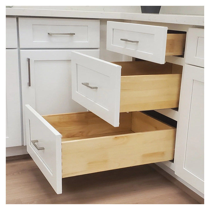 Cabinet de cuisine en bois massif modulaire de style Shaker d'appartement