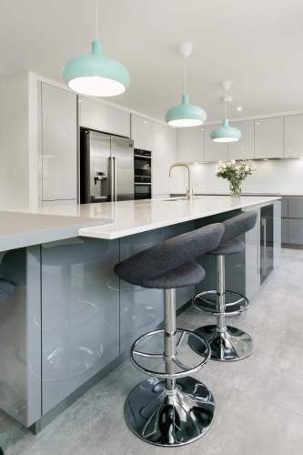 Cabinet de cuisine personnalisé en bois de chêne américain avec portes et portes HDF