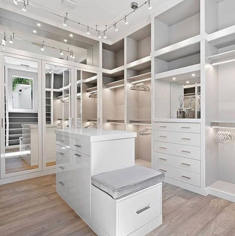 Ensemble personnalisé en bois de style 2024 Modulaire moderne chambre à coucher Walk-in Closet système pour appartement