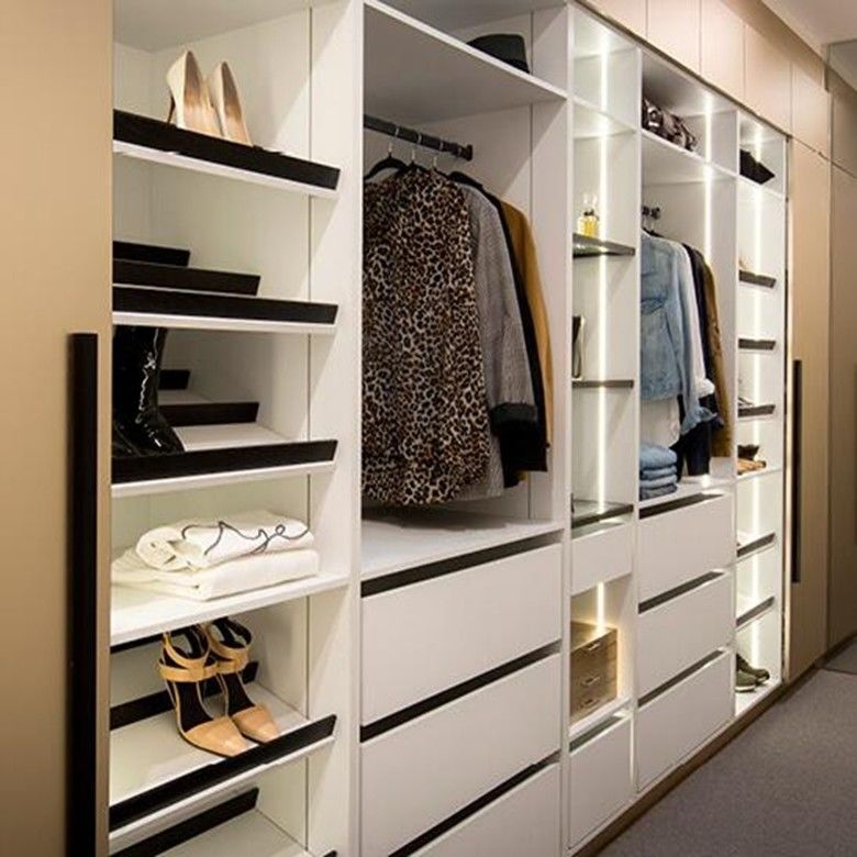 Ensemble personnalisé en bois de style 2024 Modulaire moderne chambre à coucher Walk-in Closet système pour appartement