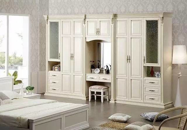 Chambre à coucher personnalisée porte coulissante de style européen armoires d'angle sans conception pliée