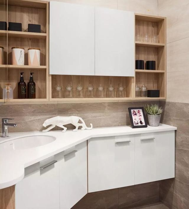 Armoire de salle de bains montée sur le mur avec panneau de porte en PVC et bassin de lavage imperméable