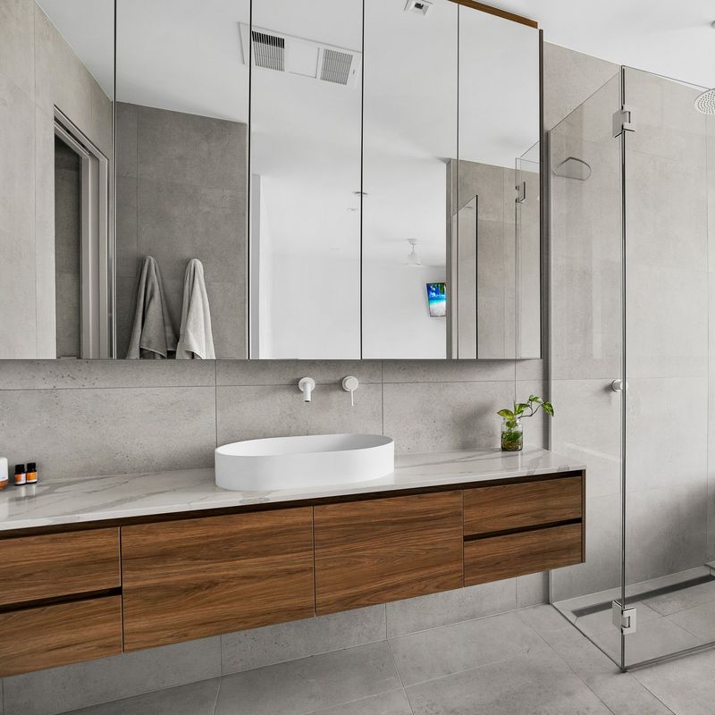 Porte en bois massif YALIG Modulaire Faisceau en bois à évier unique Vanité de salle de bain dans le design moderne