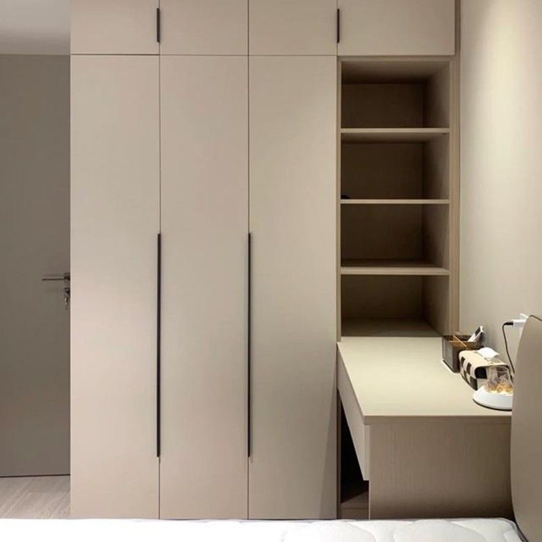 Armoire à 3 portes de style moderne avec table à manger en miroir YALIG en bois massif sur mesure