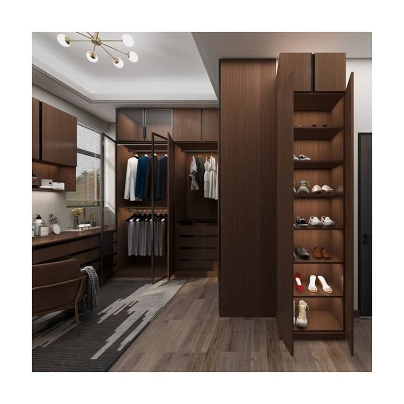 Chambre de chambre de style moderne avec 8 portes coulissantes et miroir