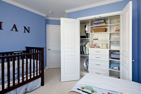 Chambre à coucher personnalisable de style moderne avec armoire à 2 portes