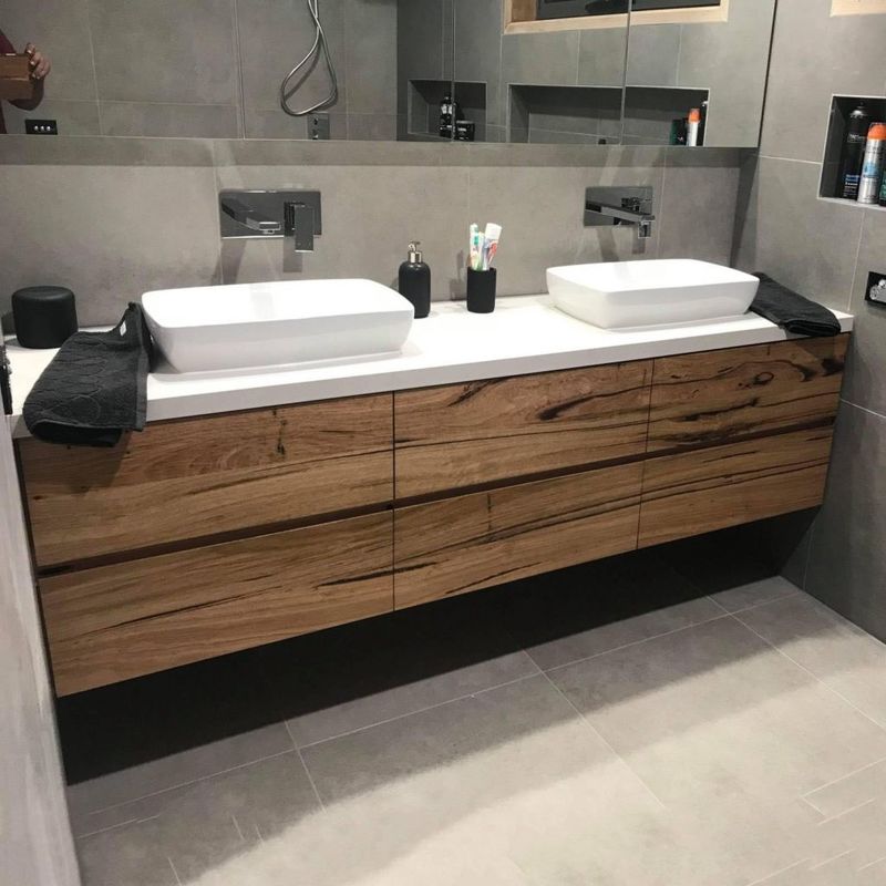 L' armoire de salle de bains importée de YALIG est de style moderne et de largeur 38-46.