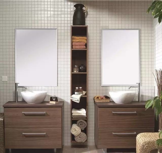 La vanité des armoires en bois massif pour les petites toilettes comprend le miroir et le comptoir de YALIG