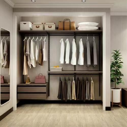Grande promenade en bois dans le placard intégré pour un appartement moderne 2D / 3D et design haut de gamme