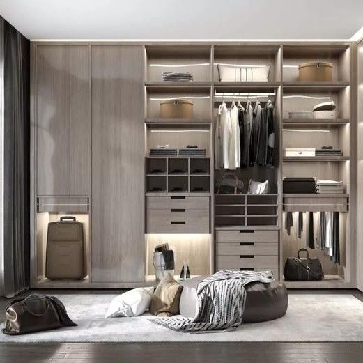 Grande promenade en bois dans le placard intégré pour un appartement moderne 2D / 3D et design haut de gamme