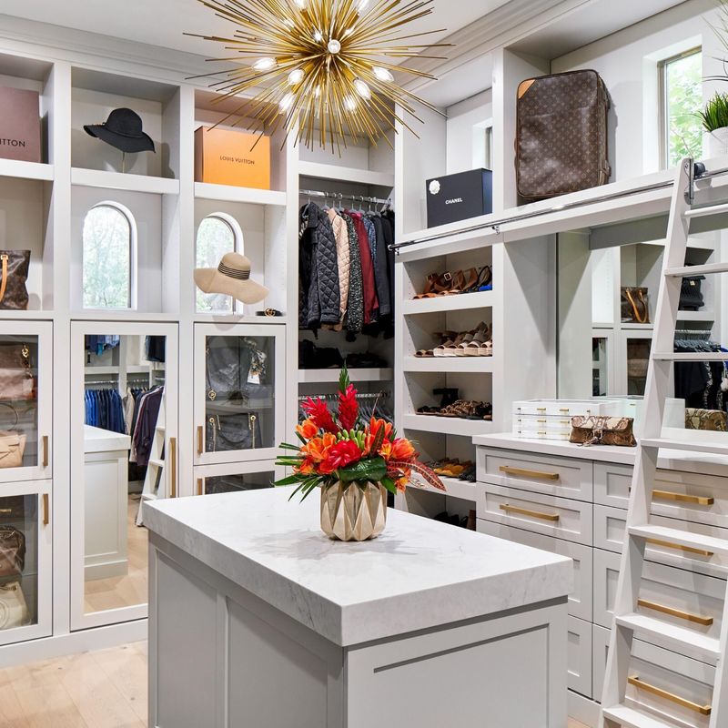 Armoire en bois moderne pour une chambre à coucher contemporaine YALIG